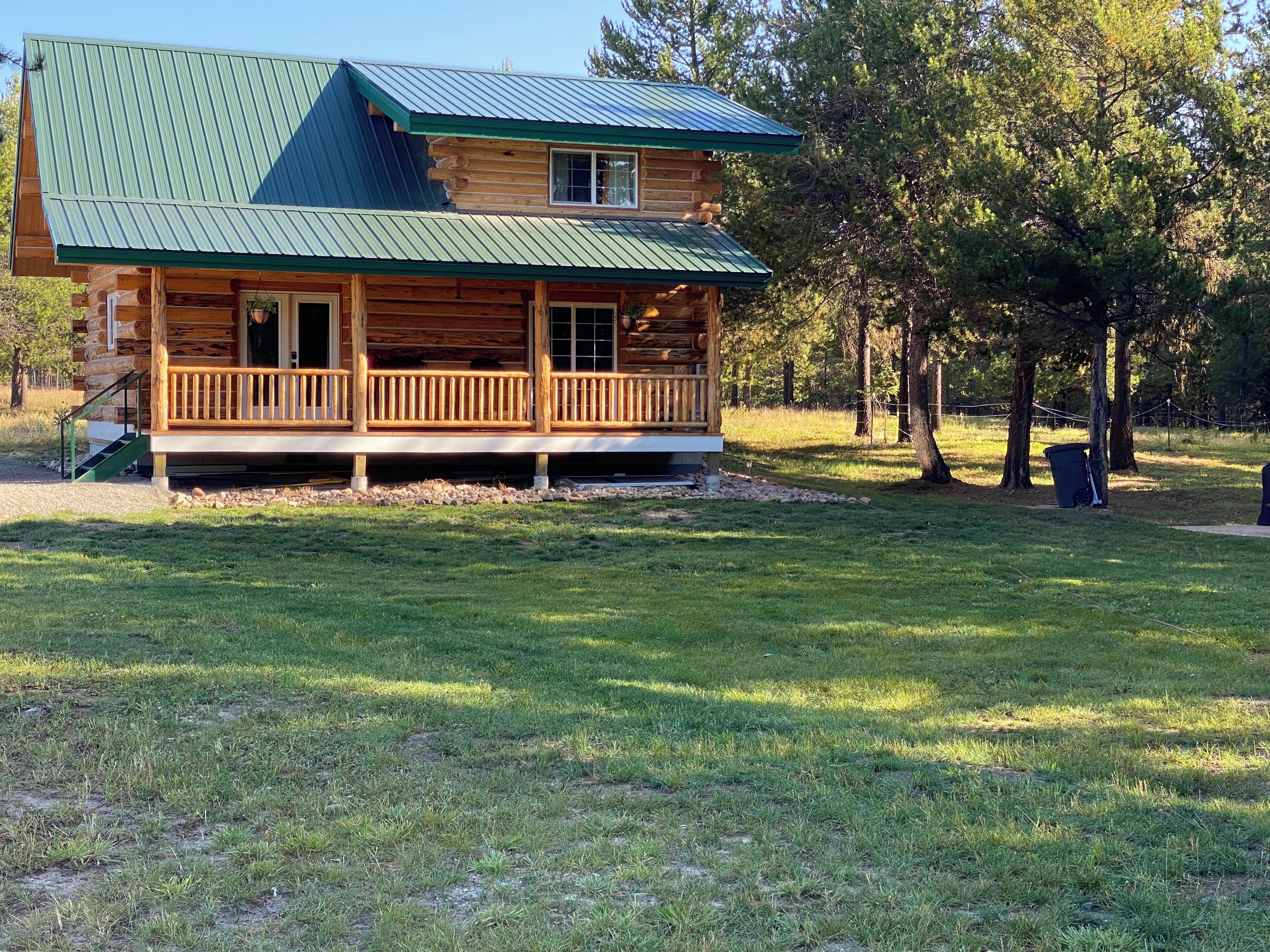 Authentic Montana wilderness log cabin (pet friendly)