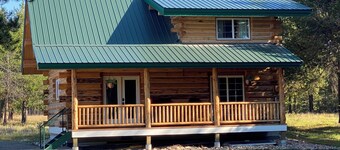 Authentic Montana wilderness log cabin (pet friendly)