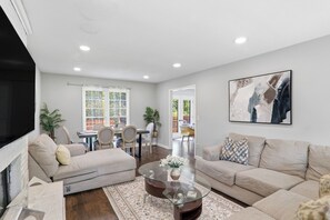 Smart TV, fireplace