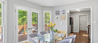 Modern Convenient Spot for 9 to Enjoy & Relax!