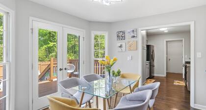 Modern Convenient Spot for 9 to Enjoy & Relax!