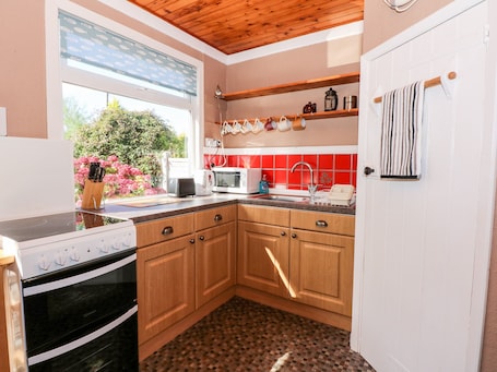 Fridge, electric kettle, toaster, cookware/dishes/utensils