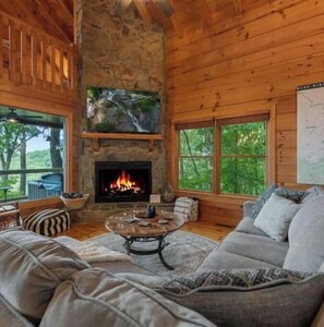 تلفزيون ذكي، مدفأة، ألعاب فيديو، كُتُب