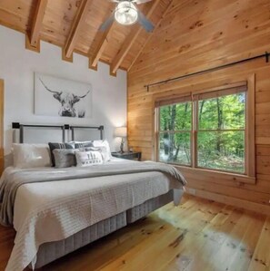 2 عدّة غرف نوم ومكواة/لوح كي وواي فاي مجانًا وملاءات أسرّة