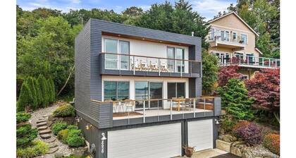 New! Modern Home w/ Spectacular Views +Hot tub