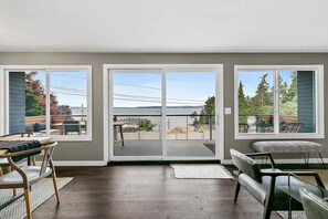 Interior - New! Modern Home w/ Spectacular Views +Hot tub (Des Moines)