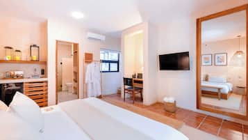 Habitación Premier, 1 cama King size, baño en la habitación, vista al jardín | Ropa de cama de alta calidad, edredón y minibar