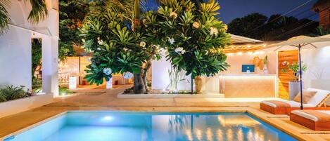 Piscine extérieure, cabanas gratuites, parasols