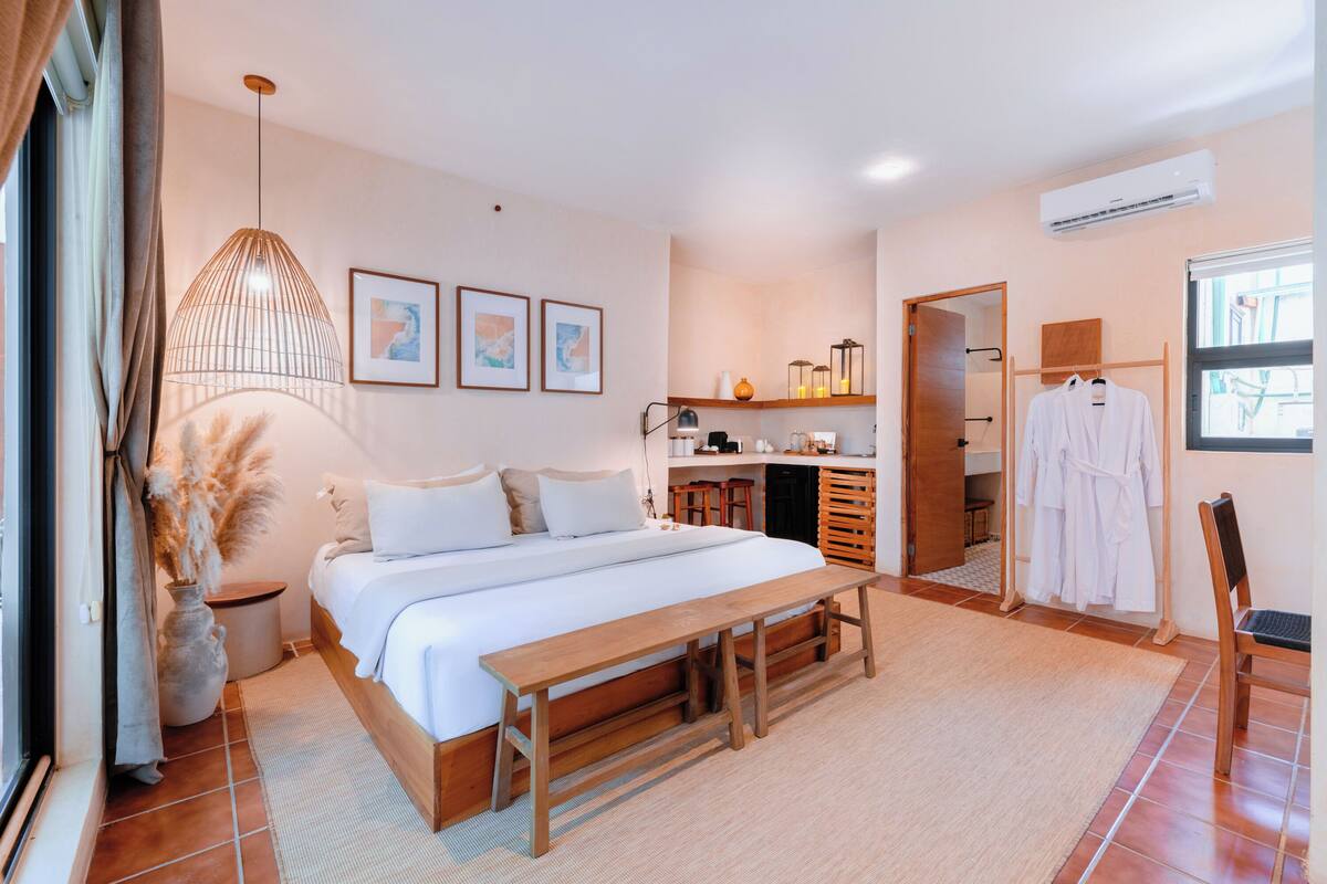 Premier Room, 1 King Bed, Ensuite, Garden View | Premium bedding, down duvets, minibar, in-room safe