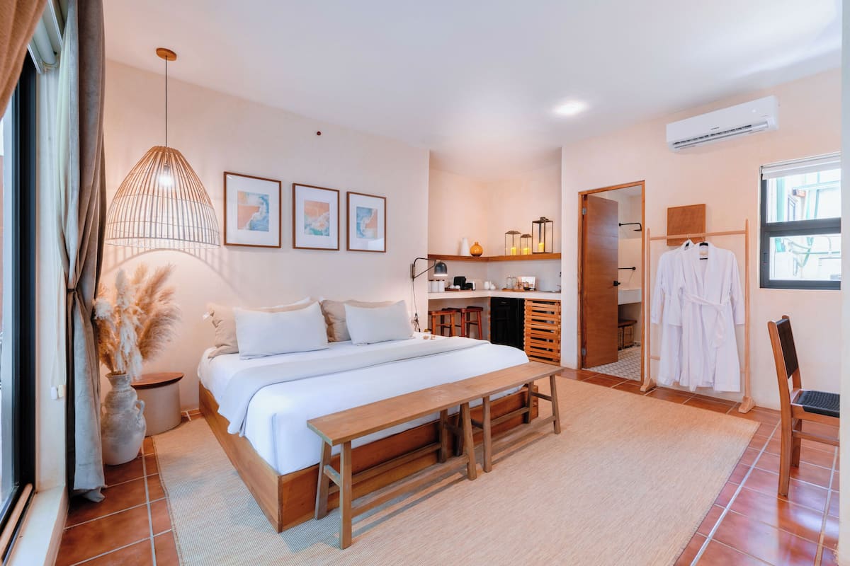 Premier Room, 1 King Bed, Ensuite, Garden View | Premium bedding, down comforters, minibar, in-room safe