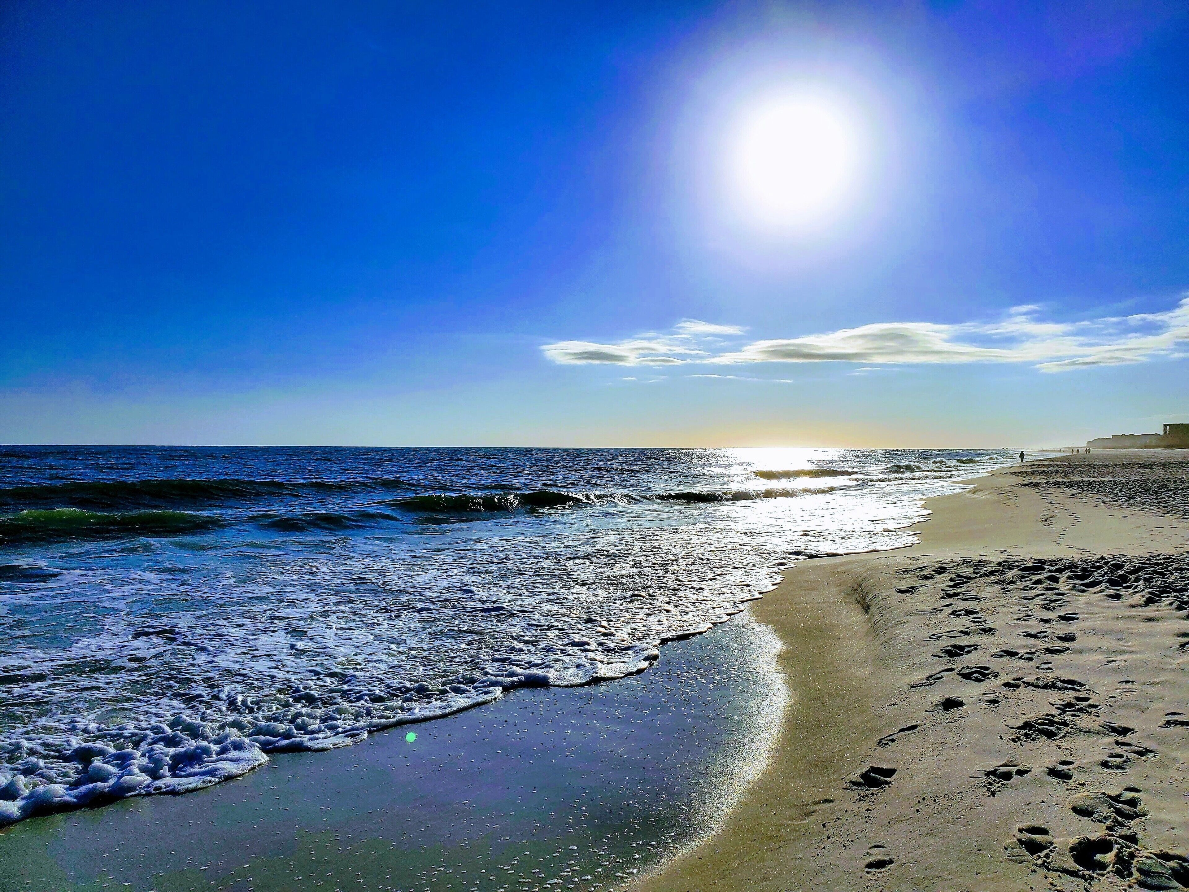 Beach nearby, sun loungers, beach towels