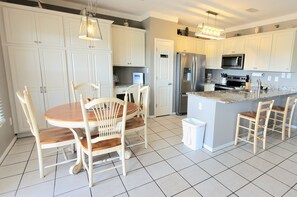 Dining - Balcony to beach in minutes! Orange Beach tranquility all year at great rates! (Orange Beach)