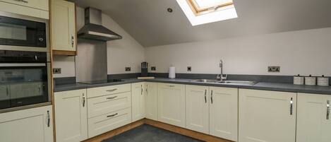 Fridge, dishwasher, cookware/dishes/utensils