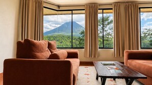 Deluxe Studio Suite, Air conditioning, Mountain View