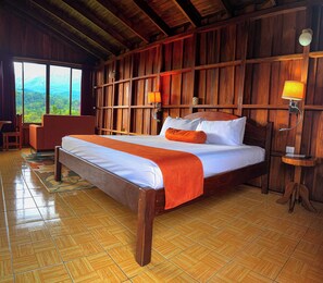 Premium bedding, individually decorated, laptop workspace, free WiFi - Arenal Roca Lodge (La Fortuna)