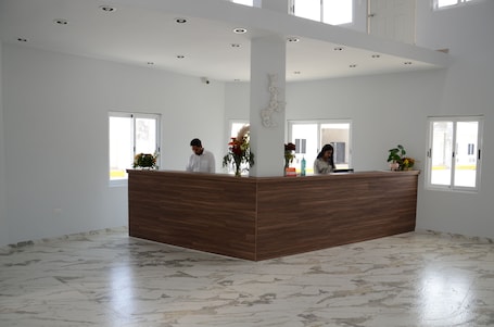 Recepción. HOTEL MONARCA