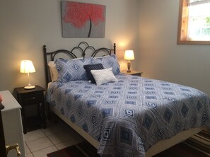 2 bedrooms, desk, iron/ironing board, free WiFi - Cozy Lakeside home w beautiful view (Cumming)