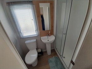 Chalet, meerdere bedden | Badkamer | Een douche, een haardroger