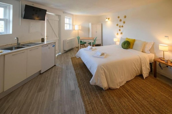 1 bedroom, iron/ironing board, free WiFi, bed sheets