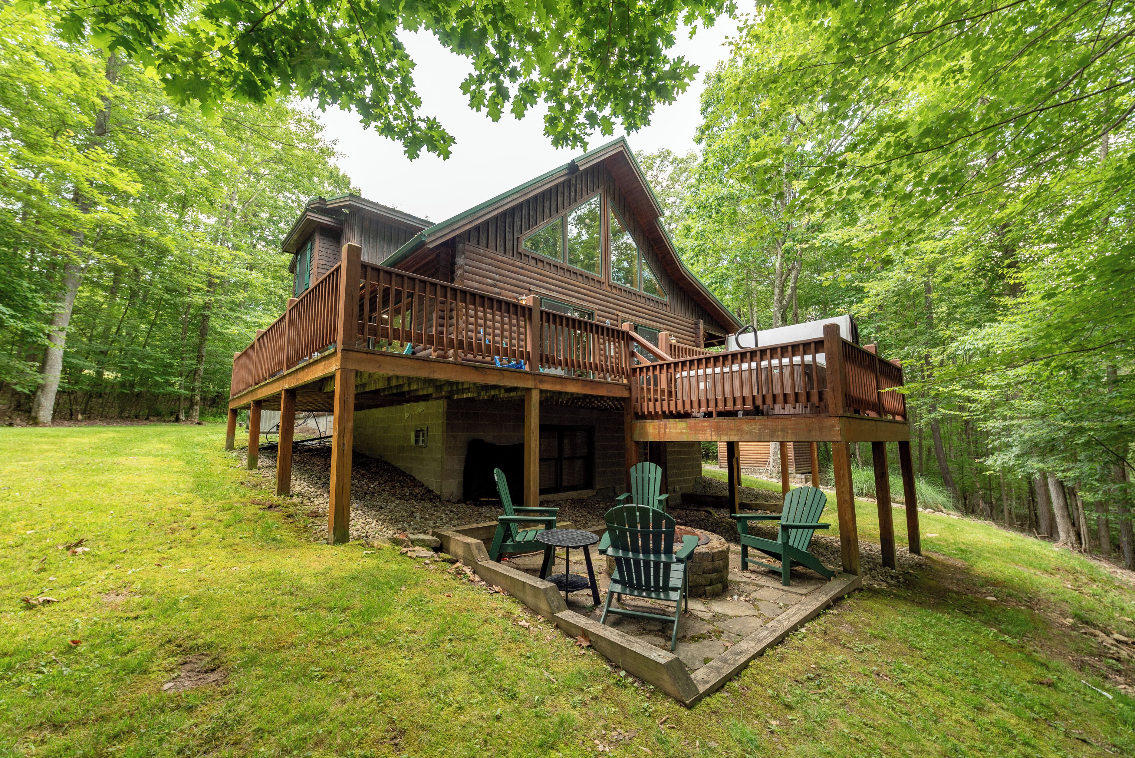 New! Misty Mountain Hideaway: Lake Area, Fireplace, Hot Tub!