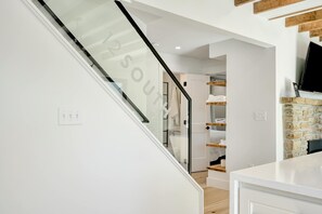 4 bedrooms, free WiFi, bed sheets
