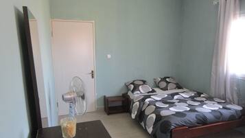 4 Schlafzimmer, Bügeleisen/Bügelbrett, kostenloses WLAN, Bettwäsche