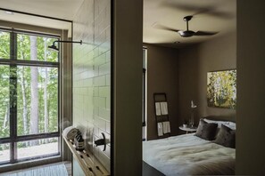 3 dormitorios, escritorio, tabla de planchar con plancha y cuna de viaje