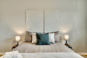 2 habitaciones, escritorio, tabla de planchar con plancha y wifi gratis 