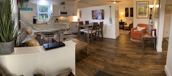 Spacious & refreshing, The Mango Cottage: Near the beach & all things S. FL!