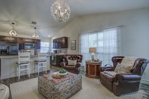 Living area - 3 Bed 2 Bath 2 Living Cozy & Inviting South Tulsa Home (Tulsa)
