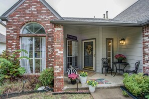 Darling and inviting porch. - 3 Bed 2 Bath 2 Living Cozy & Inviting South Tulsa Home (Tulsa)