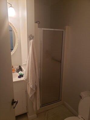 Bathtub - 2 BEDROOM / 2 BATHROOM CONDO WITH BEACH ACCESS FOR REMAINDER OF 2022 (Venice)