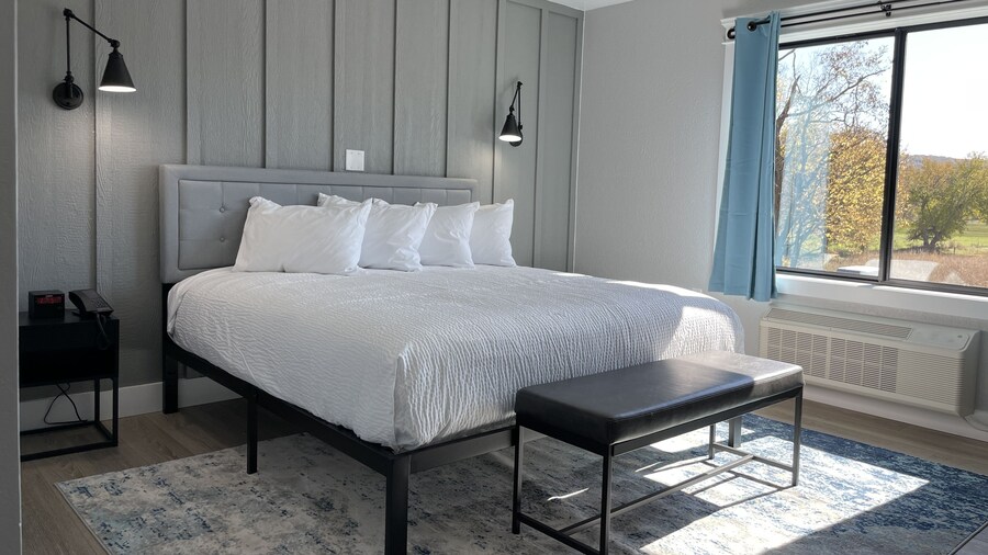 The Hermitage Inn and Taphouse