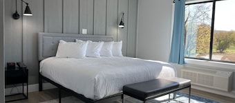 The Hermitage Inn and Taphouse