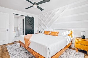 4 bedrooms, desk, iron/ironing board, travel crib - Lux near Downtown|UT|Airport|Mueller|Dell Children (Austin)