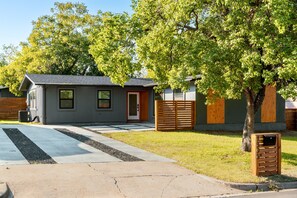 Exterior - Lux near Downtown|UT|Airport|Mueller|Dell Children (Austin)