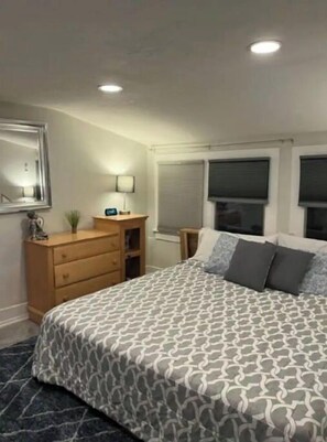 3 室のベッドルーム、デスク、アイロン / アイロン台、WiFi (無料)