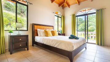 3 bedrooms, desk, free WiFi, bed sheets