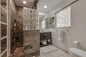 Combined shower/tub, eco-friendly toiletries, hair dryer, towels