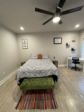 3 habitaciones, caja de seguridad en la habitación y escritorio