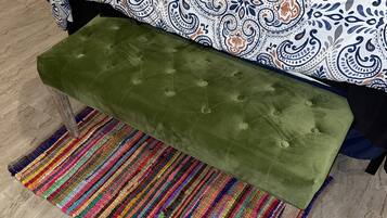 3 bedrooms, in-room safe, desk, WiFi (free)