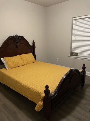 3 bedrooms, in-room safe, desk, free WiFi - Modern Home near Southern University and BTR airport! (Baker)