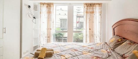 3 bedrooms, in-room safe, desk, free WiFi