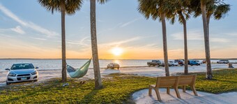 Lovely 4/2 Palm Harbor Home Sleeps 8!, close to Clearwater Beach!