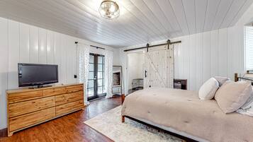 2 habitaciones, tabla de planchar con plancha, internet y ropa de cama