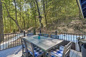 Outdoor dining - Secluded Table Rock Lake/Branson Cabin w/ Hot Tub! (Kimberling City)