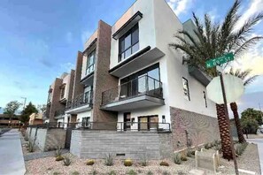 Exterior - 3 bedroom 1.5 million dollar townhome in the Heart of Old Town Scottsdale (Scottsdale)