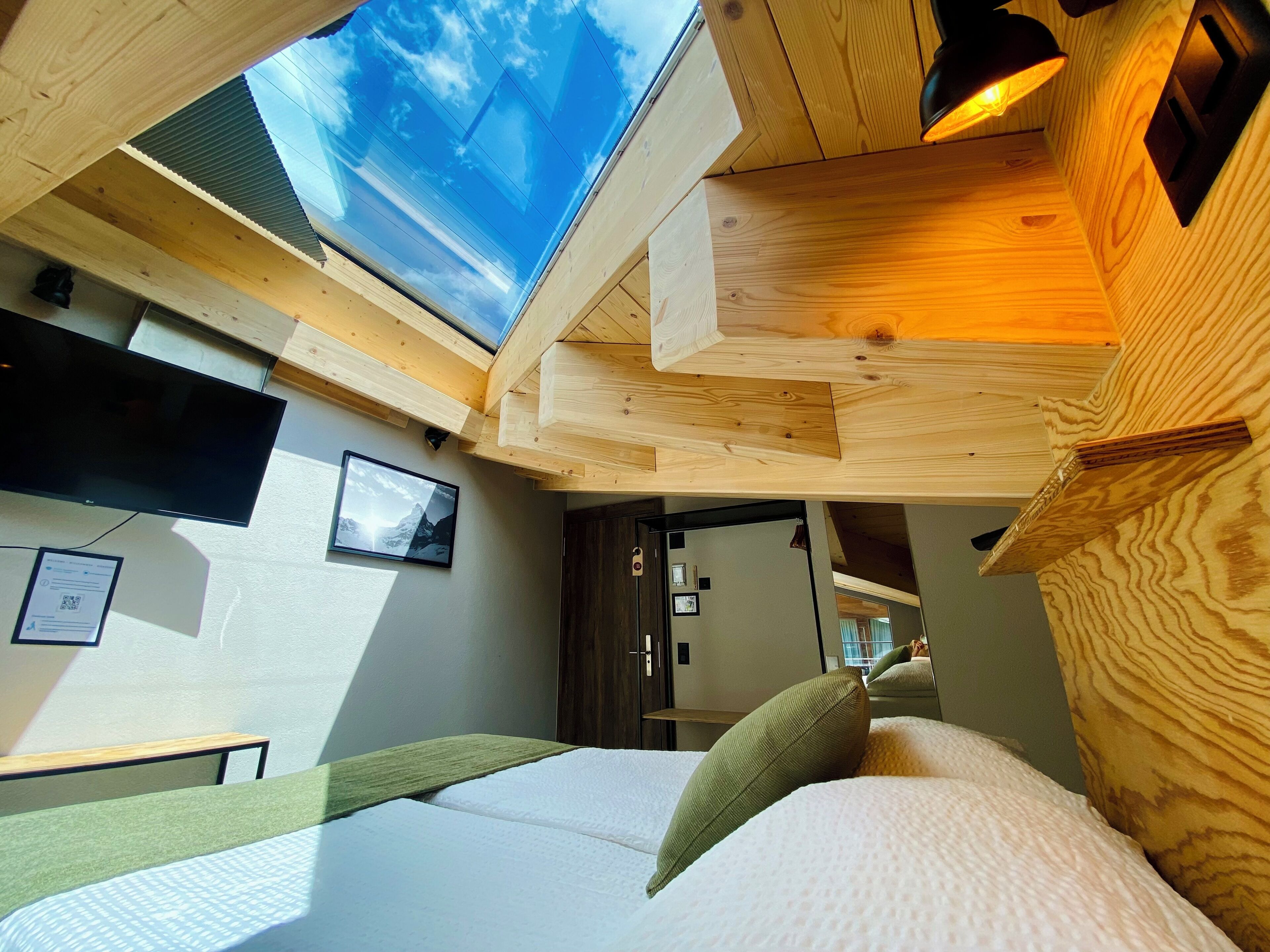 Double Room, Balcony, Mountain View | Soundproofing, free WiFi, bed sheets