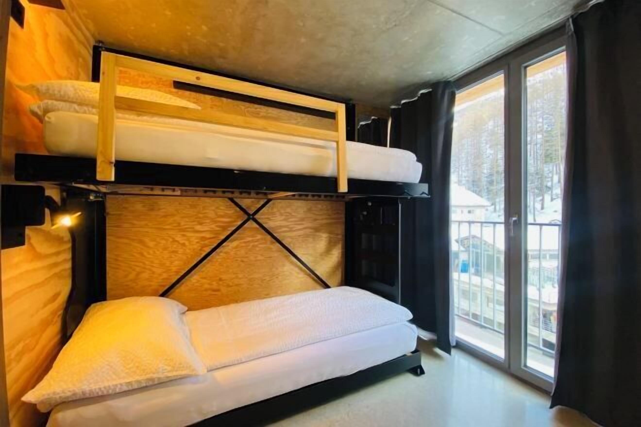 Soundproofing, free WiFi, bed sheets