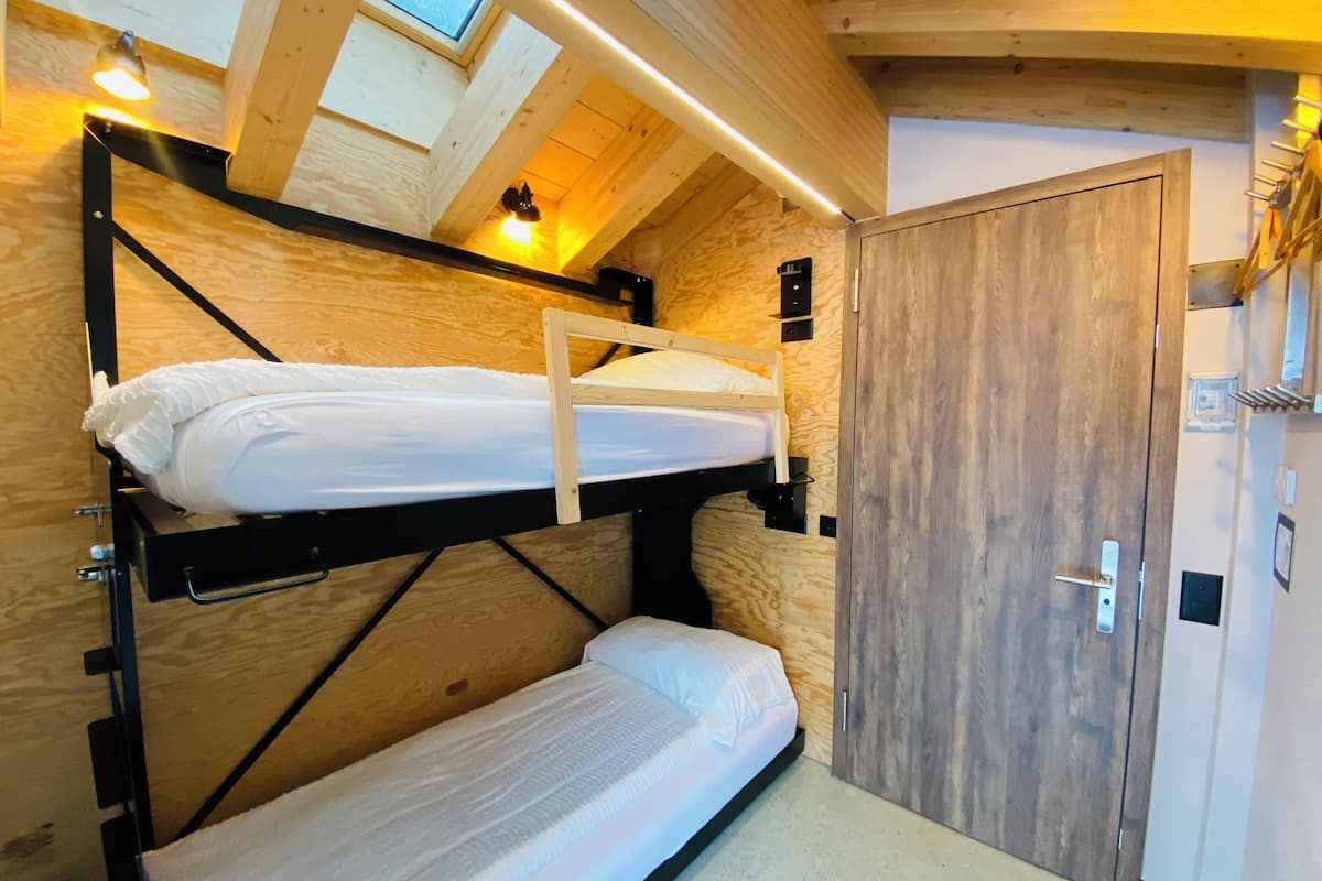 Habitación con 2 camas individuales, vista al río | Detalle interior